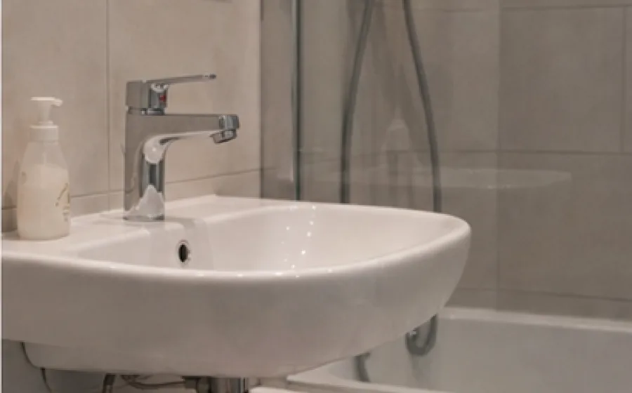 WC austauschen Wien: Rapid Haustechnik Einsatz vorbereiten
